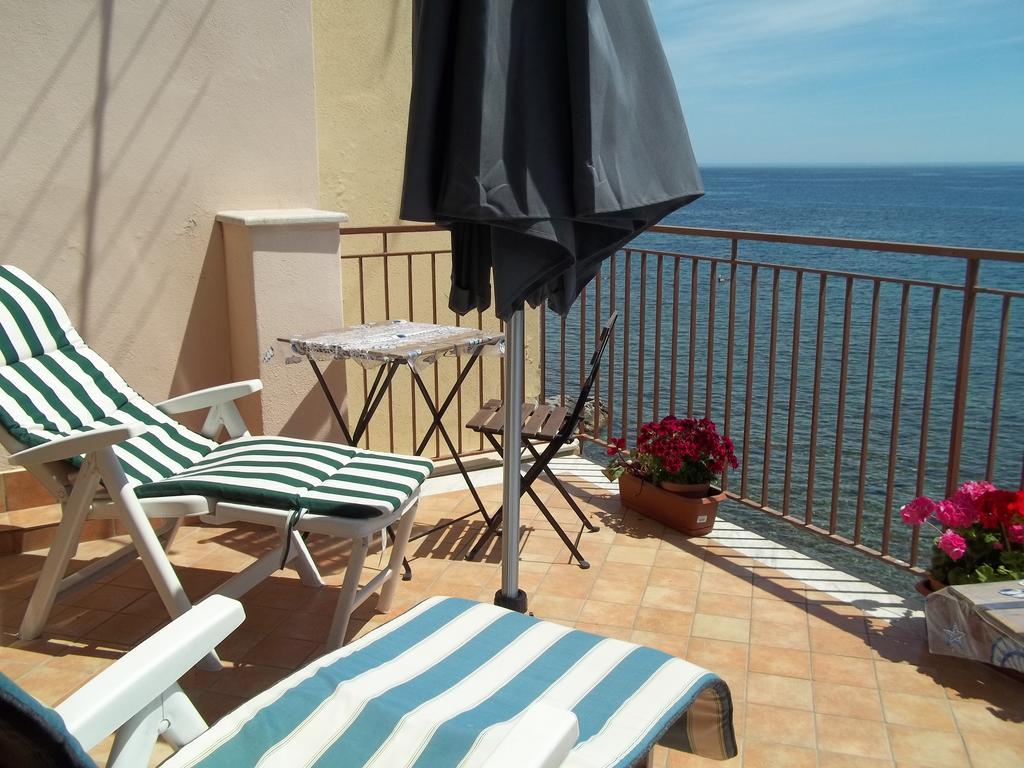 Mare E Monti Villa Giardini Naxos Room photo